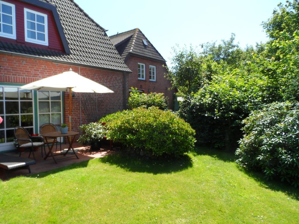 Haus Am Deich Apartment Utersum Exterior photo